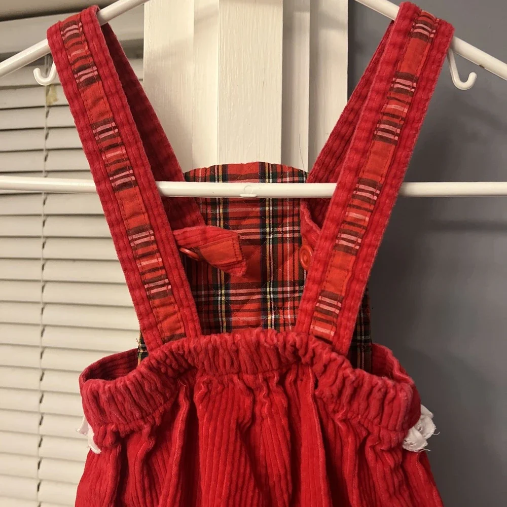 VNTG CARTERS CHILDRENS CHRISTMAS CORDUROY OVERALLS 6-9 Months EUC